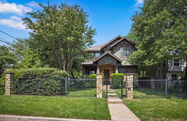 UT PRE-LEASE: Beautiful, Recently Constructed 6 Bed/ 4 Ba Home In North Loop Area, Mins To UT Gallery 3