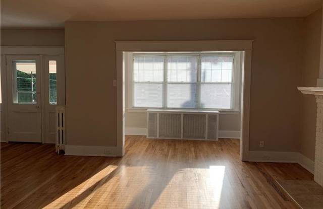1525 S Negley Gallery 4