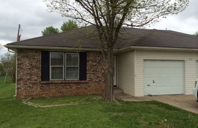 1223 West Sunset Street - 1223 West Sunset Street, Springfield, MO 65807