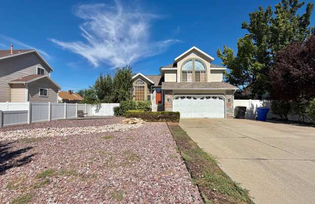 4 Bed Home + Infrared Sauna | Fenced Yard & Mountain Access photos photos