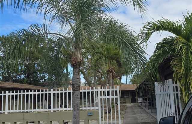 12605 NE 13th Ave photos photos