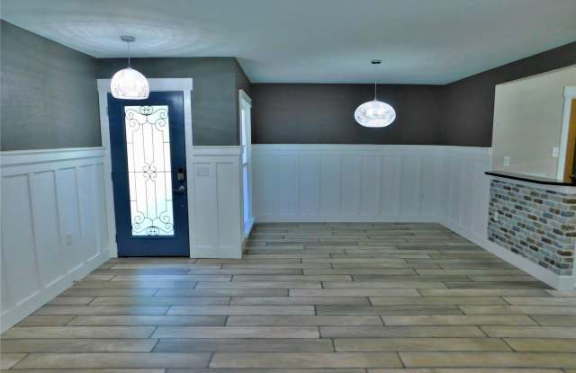 6211 Battery Lane Gallery 4