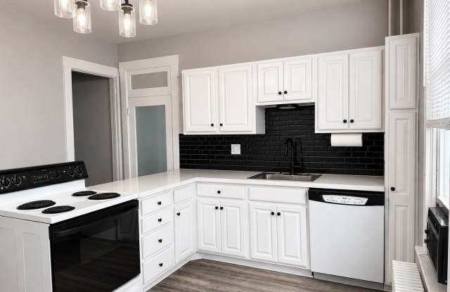 Modern 2 bedroom End-of-Row Townhome in Rothsville - w/ Garage & In Unit Laundry! photos photos