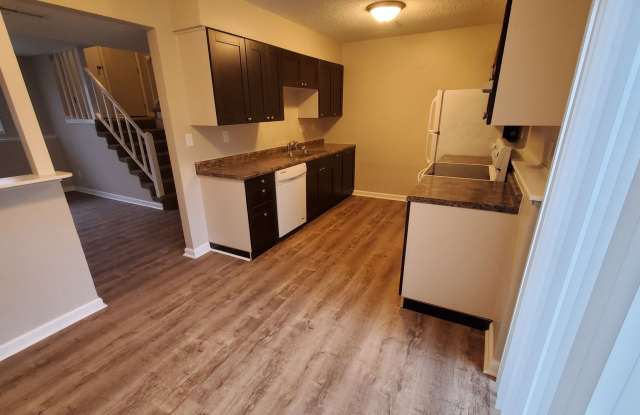 3 Bedroom, 1 Bathroom split level bi-attached! photos photos