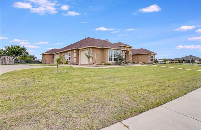 6241 Lago Vista - 5/bedroom - 3.5/bathroom - $4,500/month Gallery 3