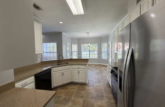 1829 Wagon Wheel Cir W Gallery 2