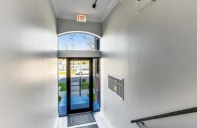 6409 South Ellis Avenue Gallery 2