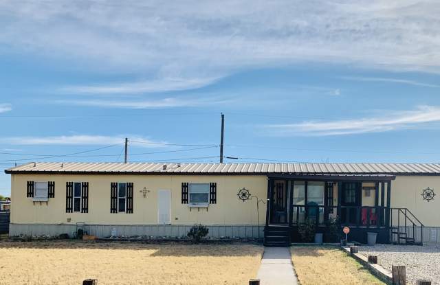 2205 W Grand Ave - 2205 West Grand Avenue, Artesia, NM 88210