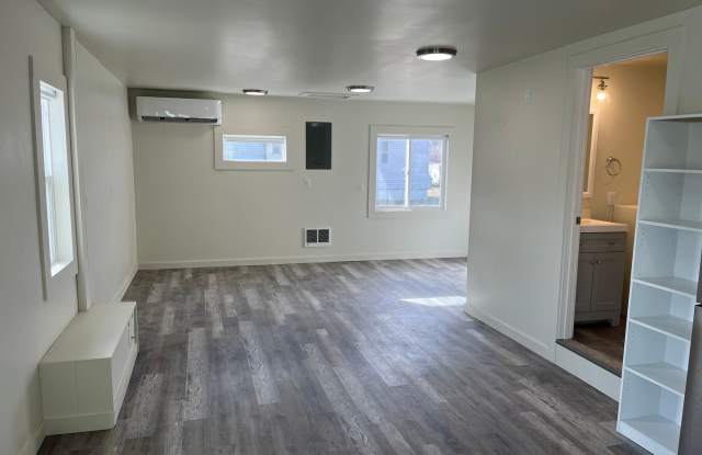 Updated Studio Apartment in Hamilton Gallery 4