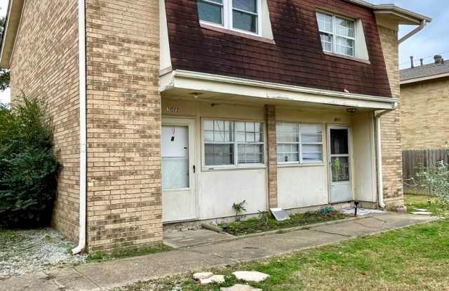 2 Bed / 1 bath townhouse available now! photos photos