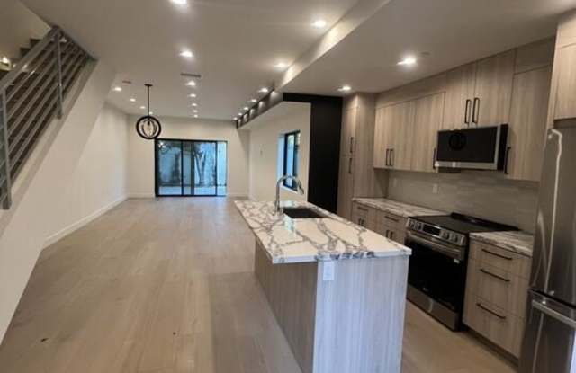 17243 Kittridge St - 17243 Kittridge Street, Los Angeles, CA 91406