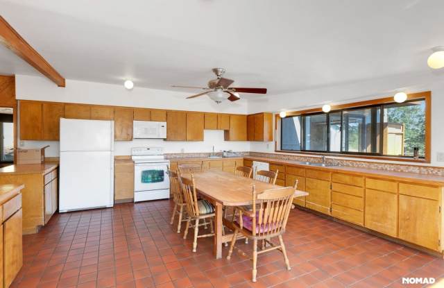Soulful Mountain Sanctuary in Ashland - Available September 1st! Gallery 3