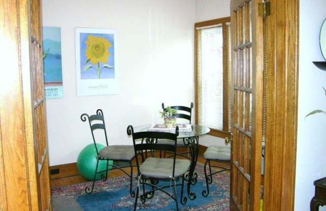 921 W Sylvan Gallery 4