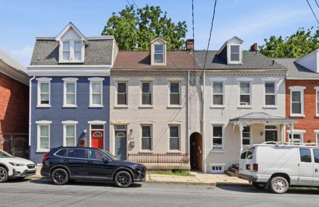 Beautiful 3BR 1.5 Townhouse in North East Lancaster City! photos photos