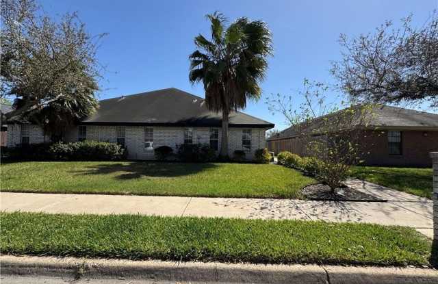 918 Stonehaven Boulevard - 918 Stonehaven Boulevard, Edinburg, TX 78539