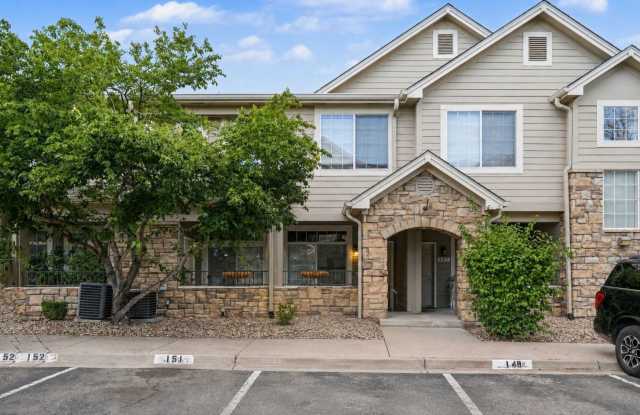 Spacious 2BR/2BA Aurora Condo | Garage, Community Pool & In-Unit Laundry Gallery 3