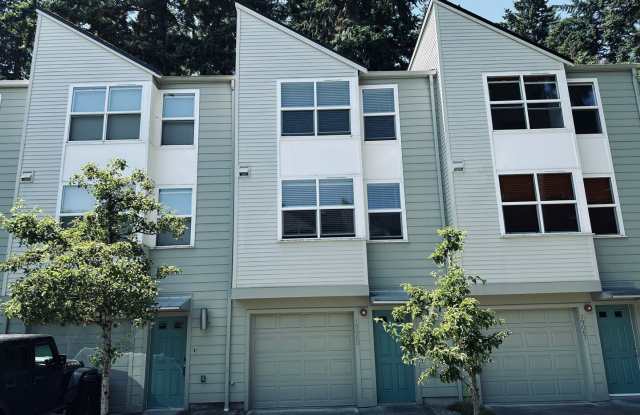 Shoreline - 2 Bedroom plus 1 den/ 2 Bath Townhouse Gallery 1