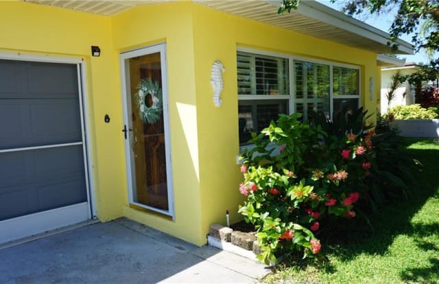434 80TH AVENUE - 434 80th Avenue, St. Pete Beach, FL 33706