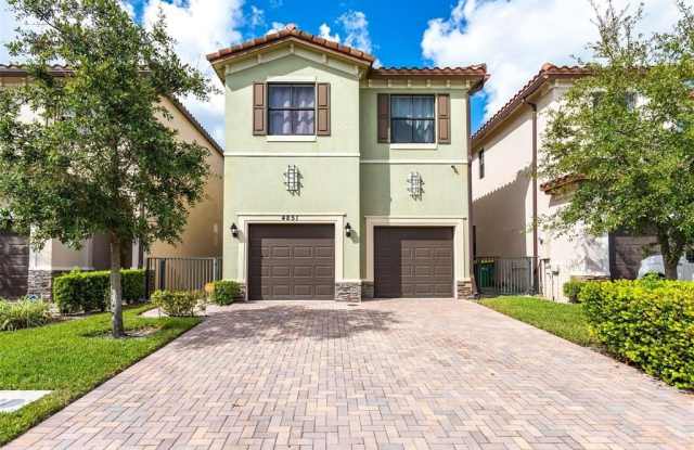 4851 NW 57th Ct photos photos