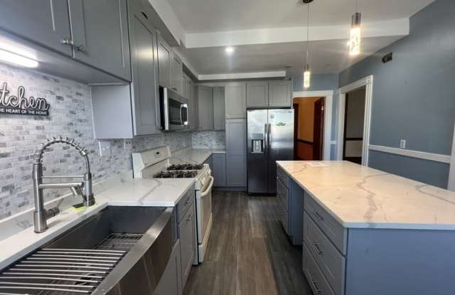 127 Hawthorn Street - 127 Hawthorn Street, New Bedford, MA 02740
