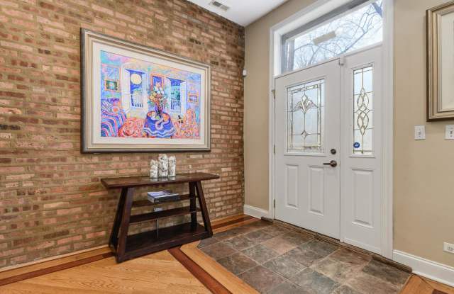 6147 South Greenwood Avenue Gallery 2
