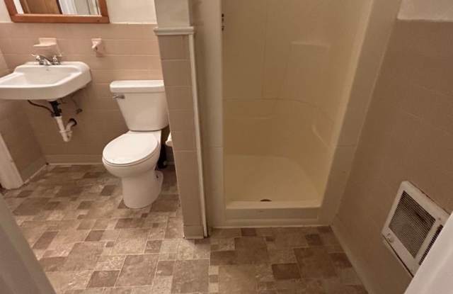 Affordable 2-Bedroom Apartment Near Downtown La Crosse – Available June 1, 2027 Gallery 2