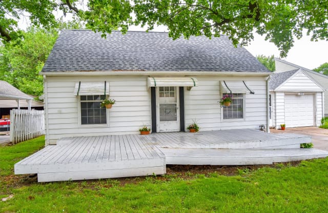2014 8th Ave SW - 2014 8th Avenue Southwest, Cedar Rapids, IA 52404