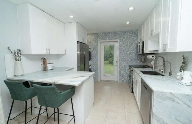 1328 NE 1st Ave - 1328 Northeast 1st Avenue, Fort Lauderdale, FL 33304