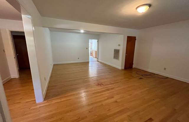 Beautiful Duplex Near Downtown Blacksburg Gallery 4