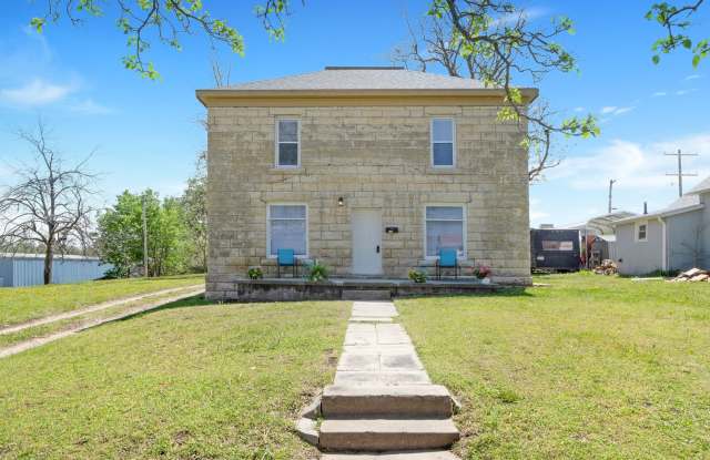 Large Beautiful Home, Close to Fort Riley photos photos