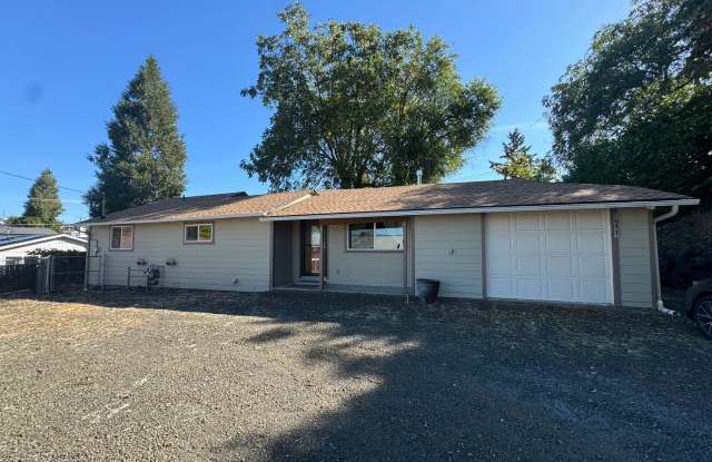 Roseburg 2 bedroom, 1 bath house with garage photos photos