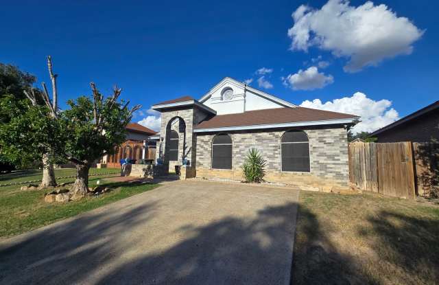 Mines Road Area! Four Bedroom Available! Gallery 3