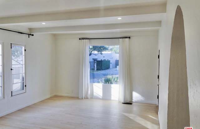 922 North LA JOLLA Avenue Gallery 4