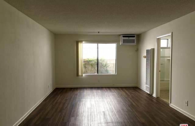 5418 Hermitage Ave Gallery 3