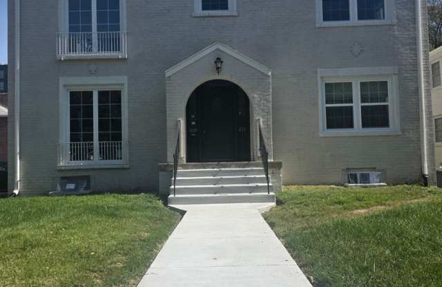 3 Bed in the heart of Blackstone District! Available Now! Gallery 1