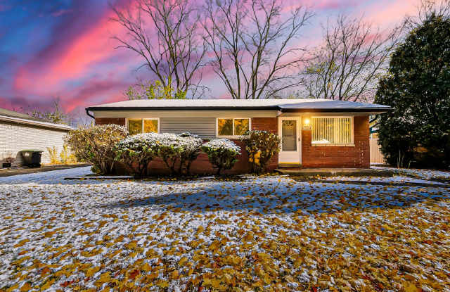 Available now! BRIGHT CHARMING 3 BED 1 BATH HOME - 16147 Karin Street, Taylor, MI 48180