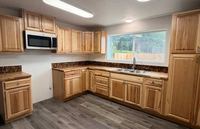 Fully Remodeled 3-Bedroom apartment photos photos