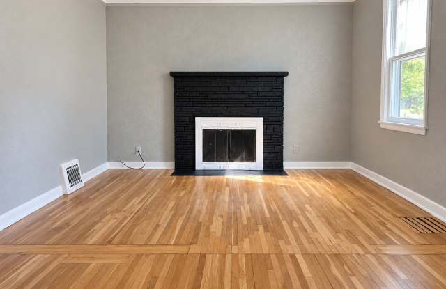 Wonderful 3 Bedroom 1 Bathroom Home in Minneapolis! Gallery 3