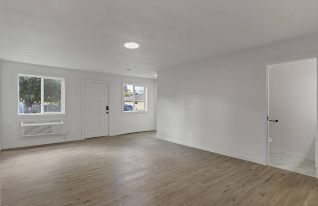 1990 Yew Street Southeast Gallery 4