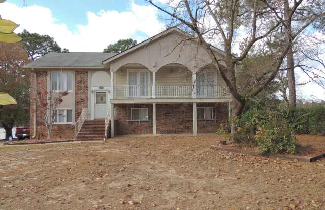 5421 Thompson Circle Gallery 1