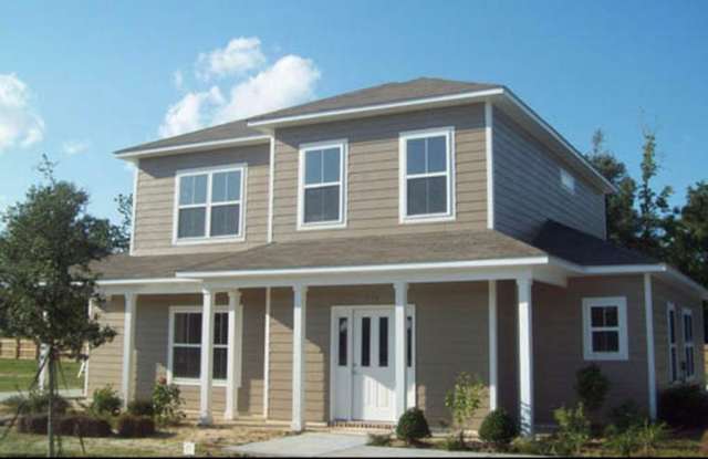 Charming 3-Bedroom Duplex in Ocean Springs – Perfect Location! Gallery 1