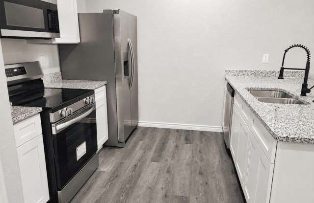 7602 Windsor Oaks Gallery 2