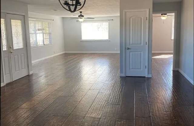 2301 N Main St photos photos