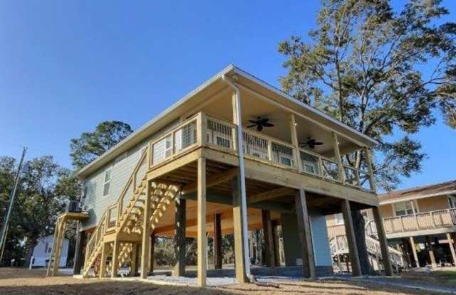 Fully furnished 2-bedroom house on the bayou! photos photos Fully furnished 2-bedroom house on the bayou! photos photos