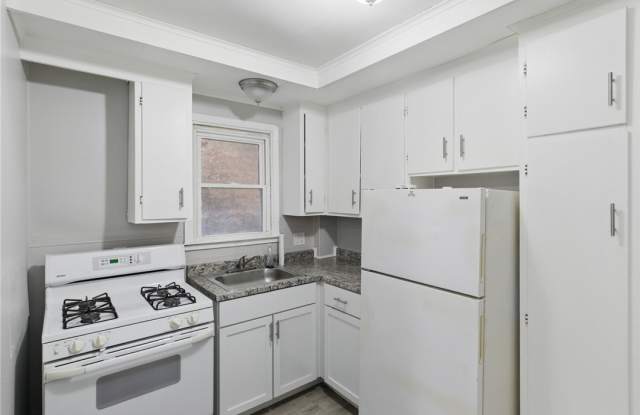 500 1/2 Lyell Avenue - 2 photos photos