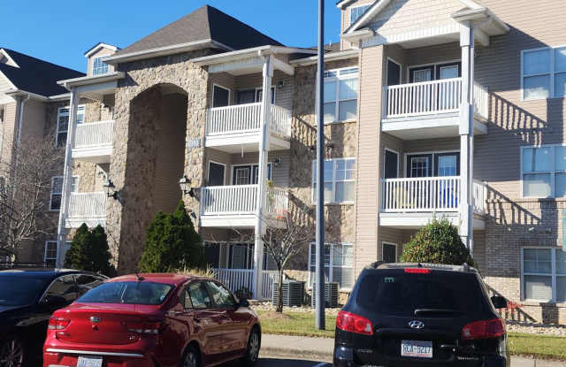 FURNISHED 2 Bedroom, 2 Bath Condo Off of Friendly Ave in Greensboro! - 7108 West Friendly Avenue, Greensboro, NC 27410