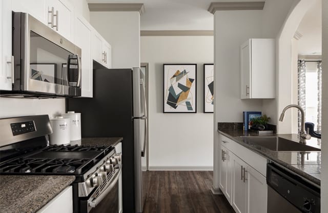 Highlands at Dearborn Apartments Gallery 2