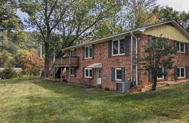 Basement Apartment available in Cullowhee $1400 a month, year-long lease available October 1st Gallery 1