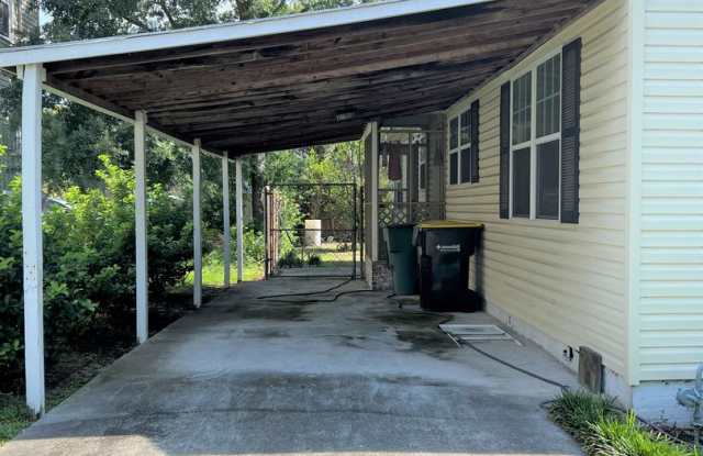 3 bedroom 2 Bathroom house fenced in yard! No pets allowed Gallery 4