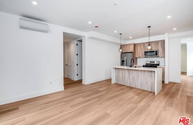 5321 Ben Ave unit: 3 photos photos